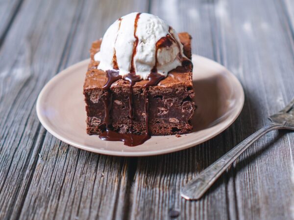 brownie with ice cream
